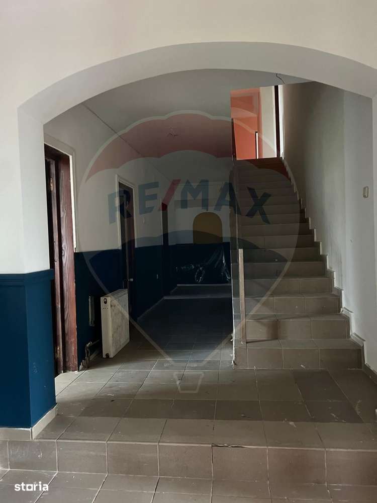 Pensiune/Casă cu 18 camere de vânzare în Campulung Moldovenesc - Imagine principală: 5/16