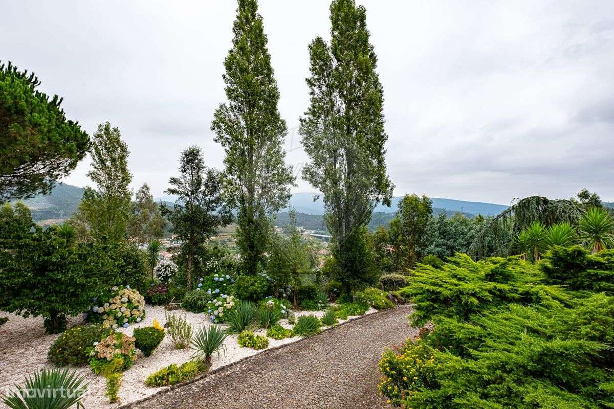 Moradia T4 para venda-5