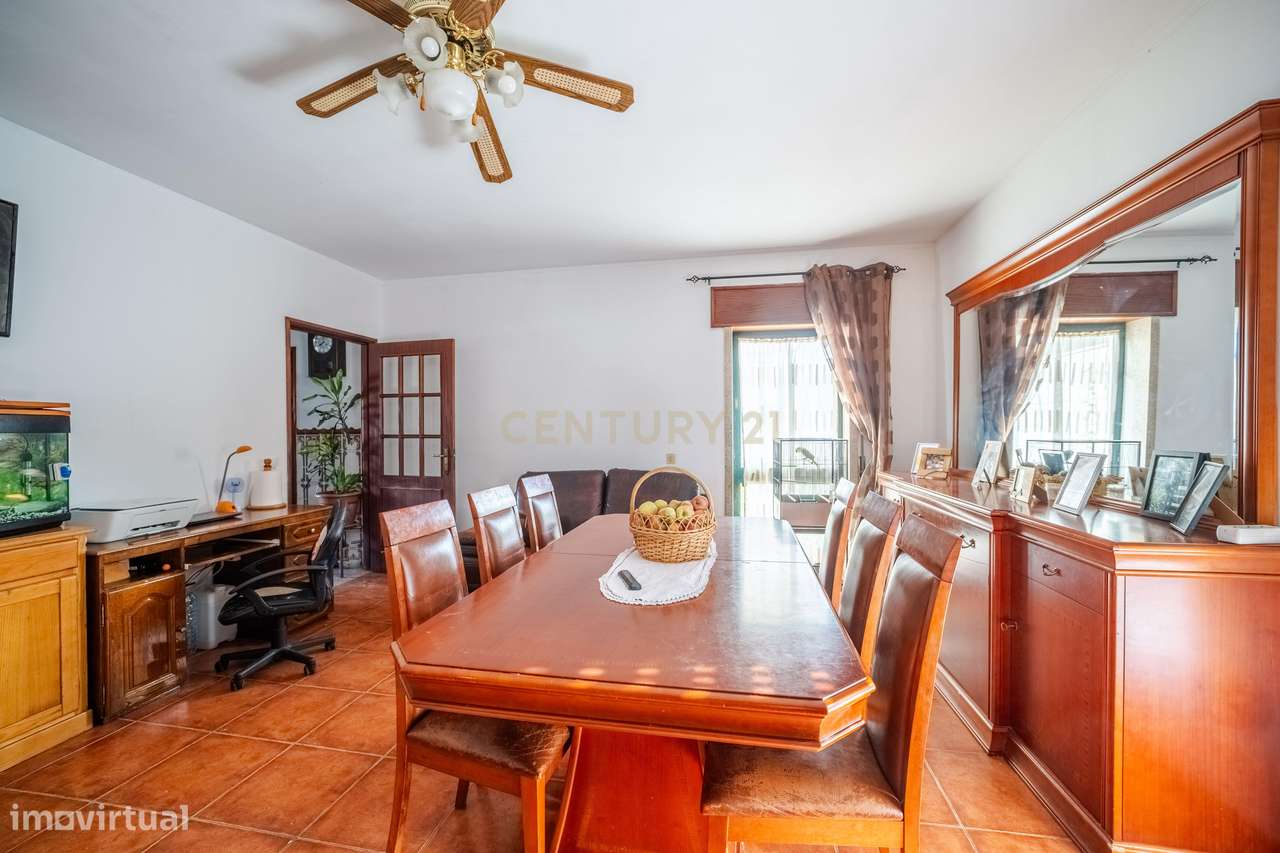 Apartamento T3 no Centro de Bem Viver (Feira Nova) em Marco de Canaves-5