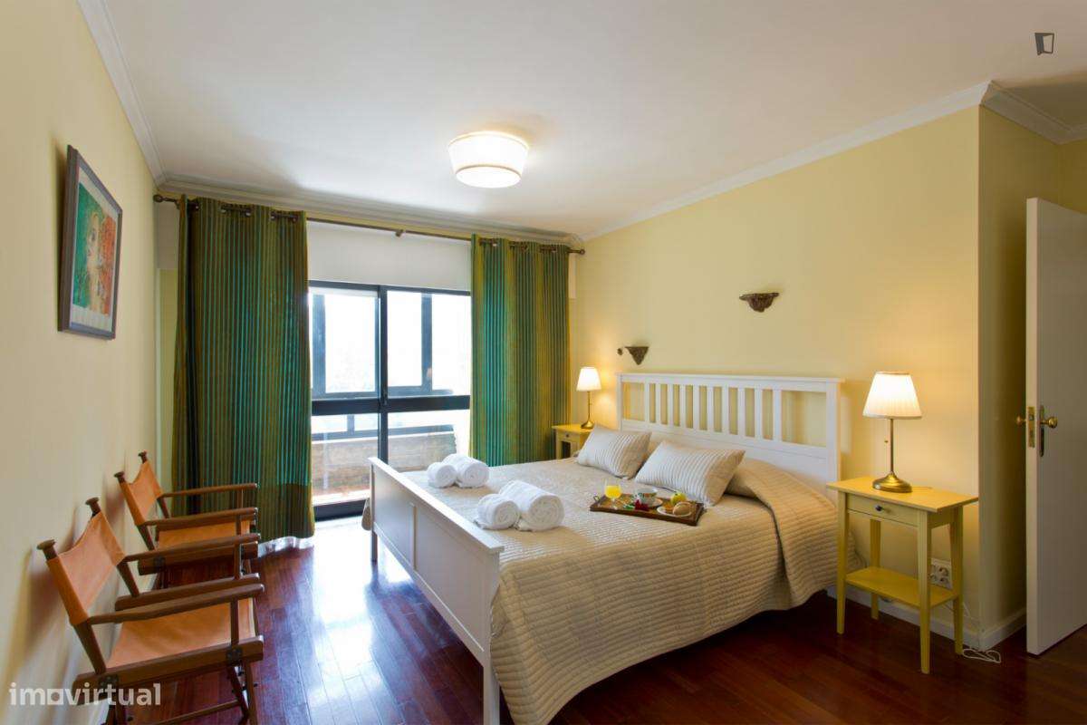 Apartamento com 3 quartos - localizado em Lordelo do Ouro Porto - Grande imagem: 3/45