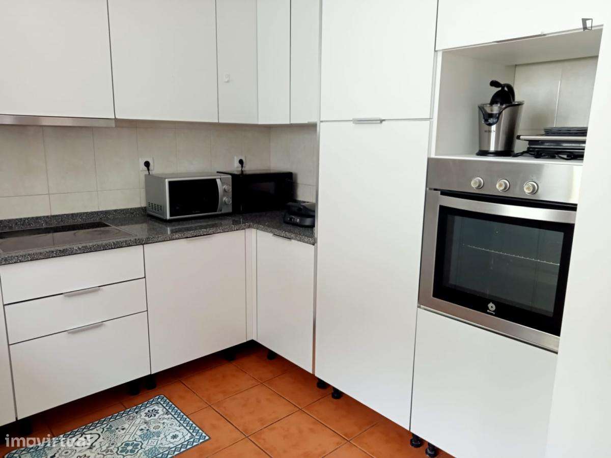 Quarto - localizado em Norton de Matos Coimbra - Grande imagem: 4/10