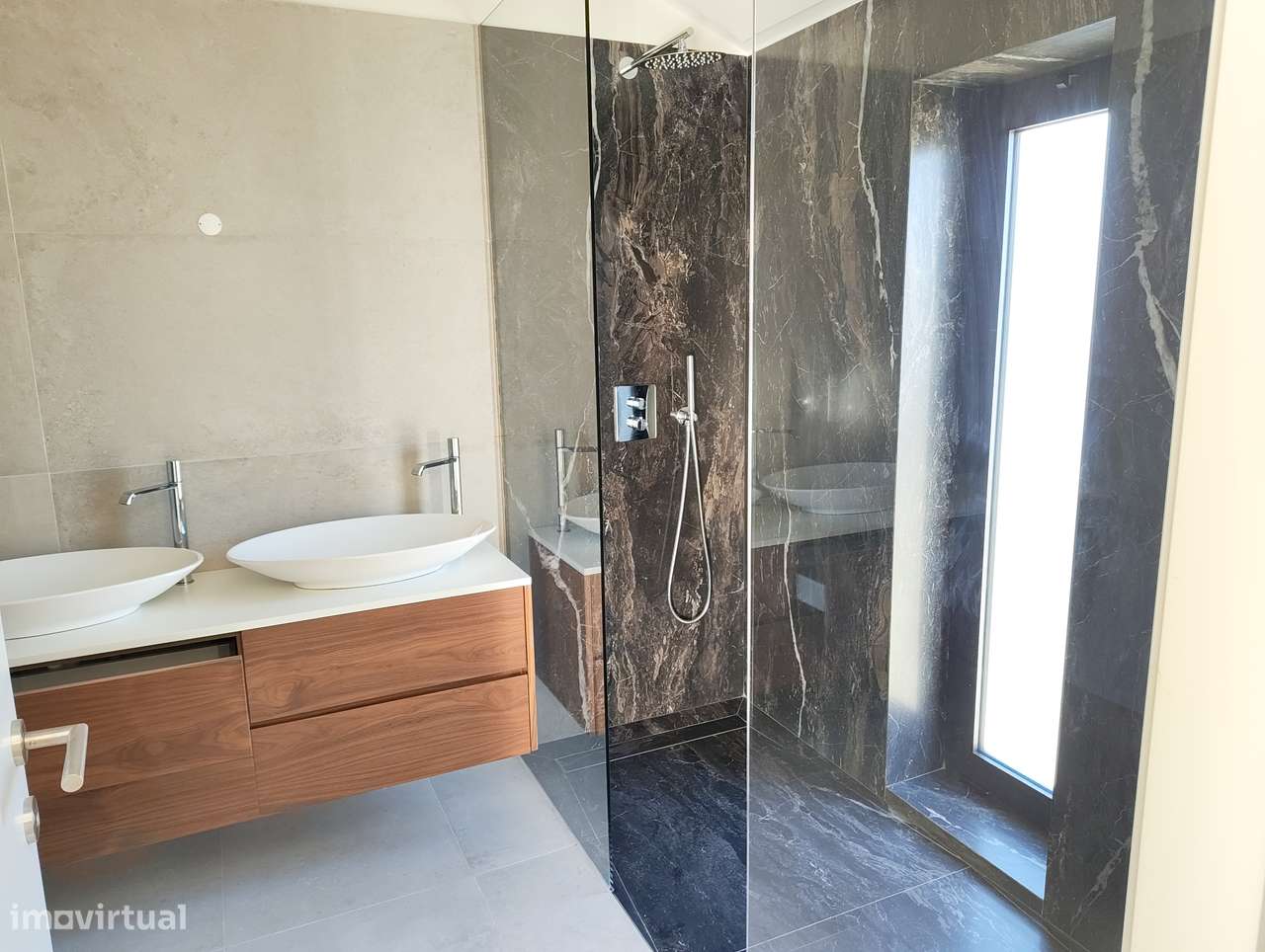 Moradia T5 com piscina e jardim em Canidelo-46