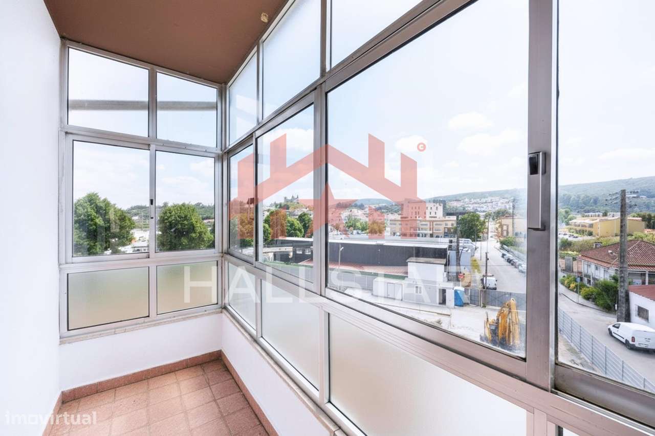 Apartamento T4 / Possibilidade de fracionar / Porto de Mós - Grande imagem: 5/17