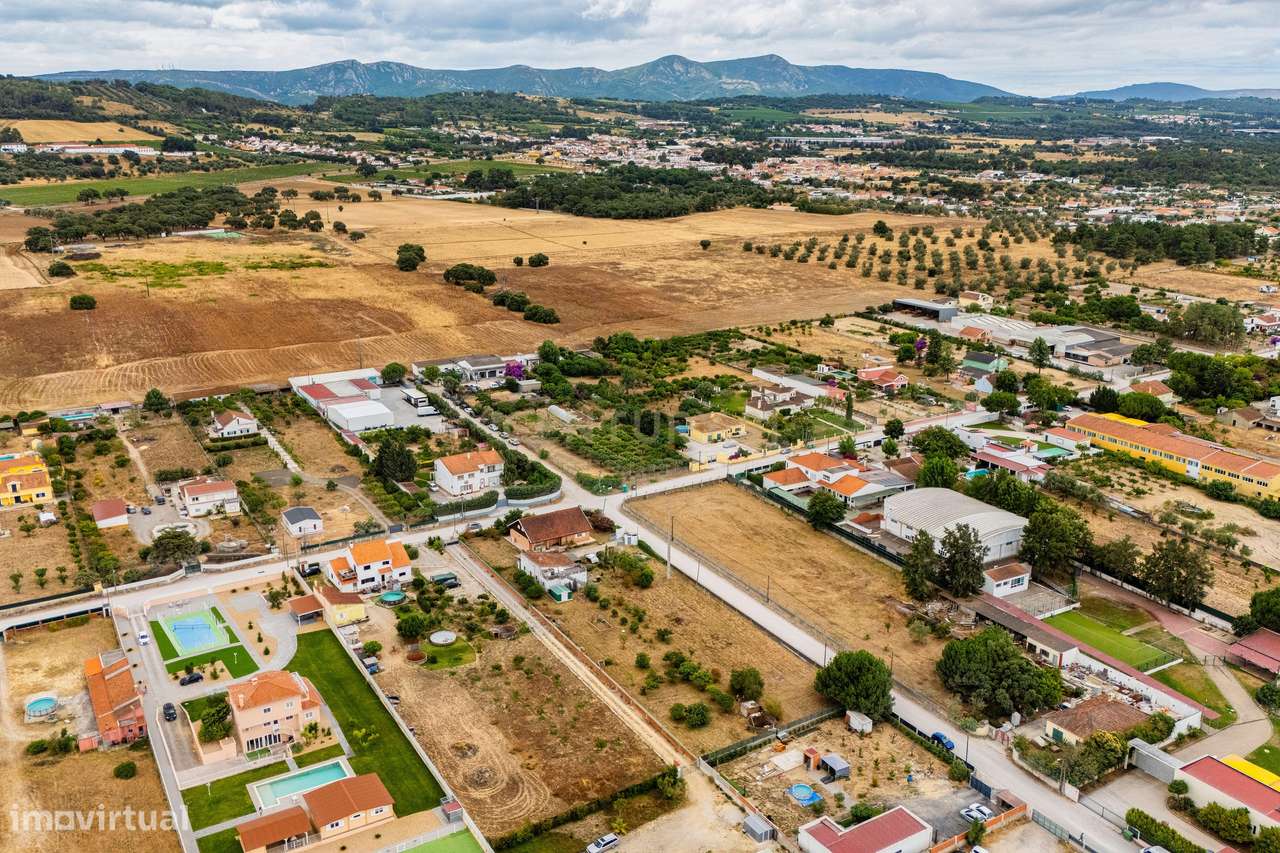 Moradia térrea T3 impecável num terreno de 3954m2 e anexo em Azeitão - Grande imagem: 3/42