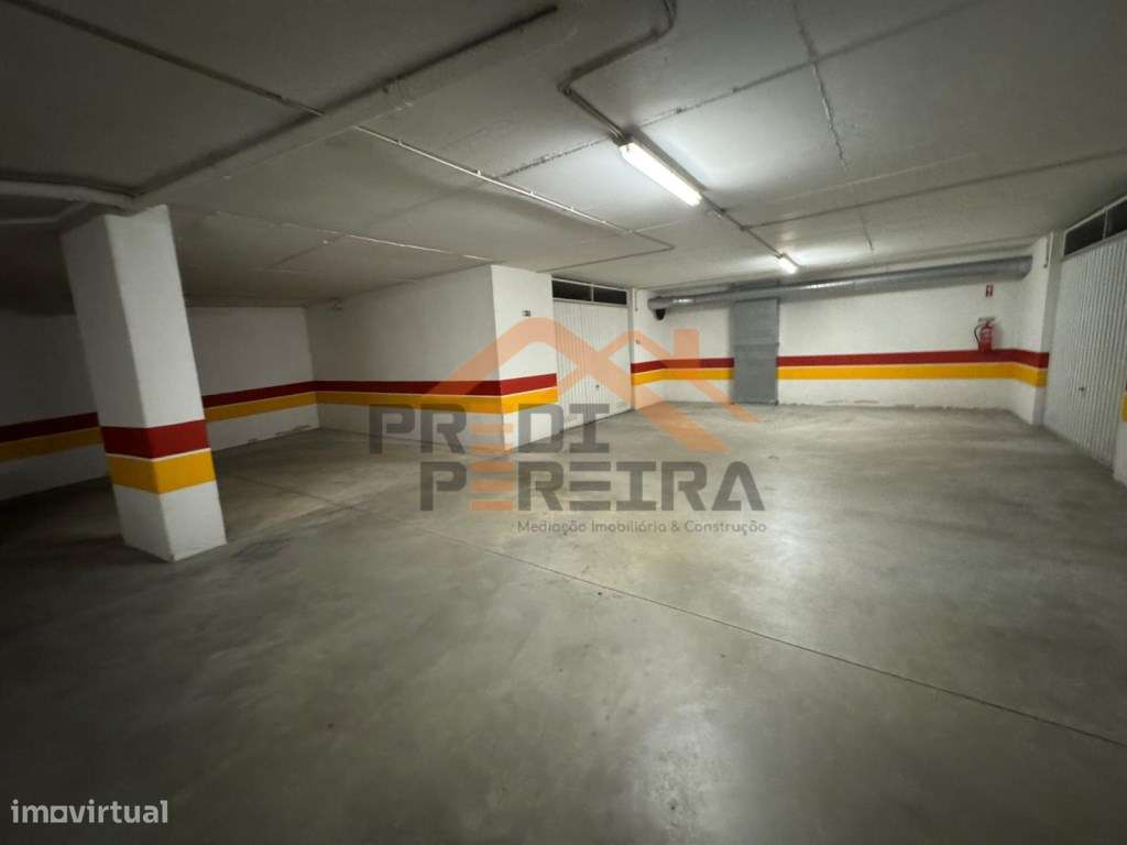 Situado na Urb. Colinas do Cruzeiro, T3 com três varandas e box par...-20