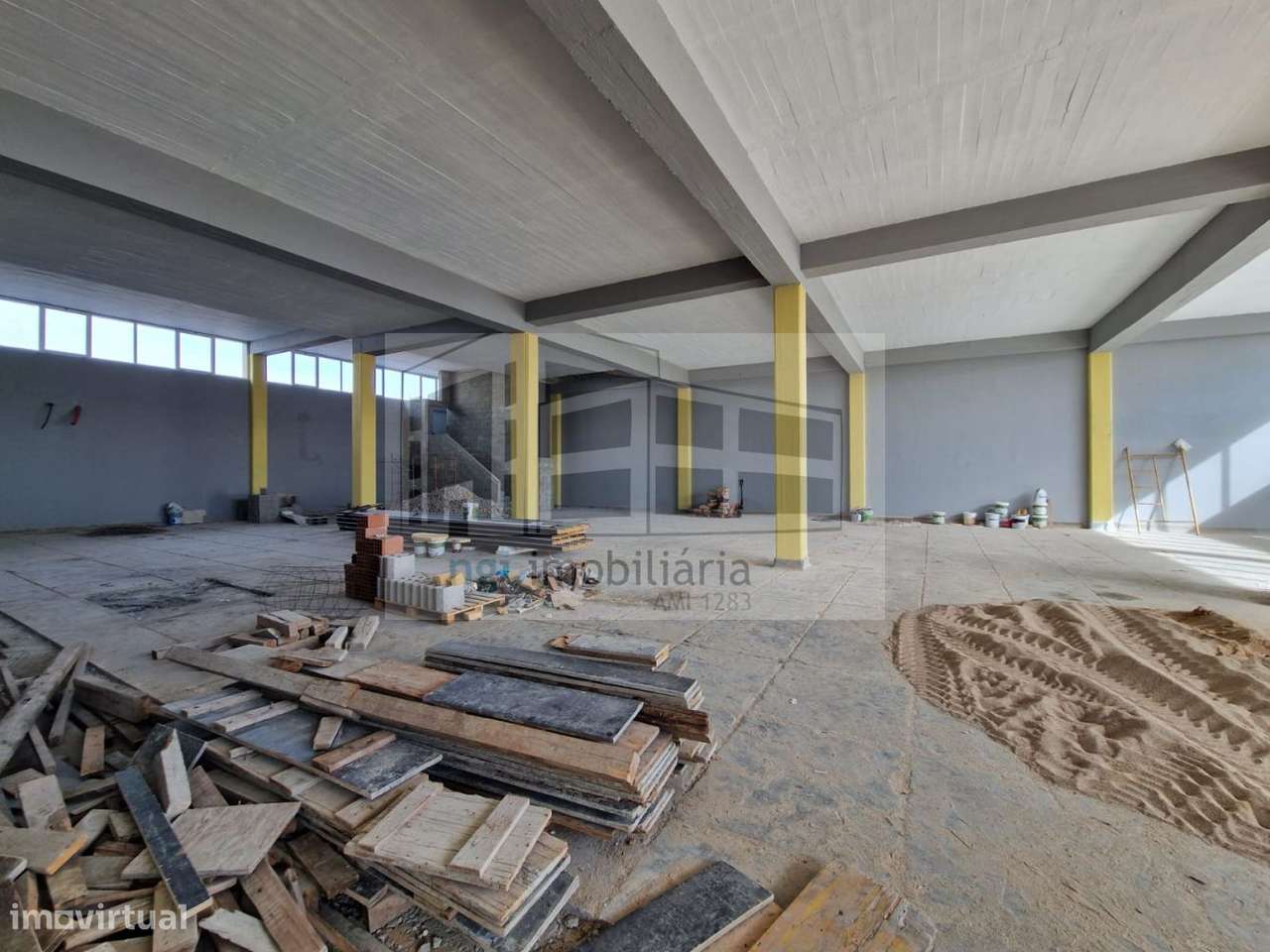 Armazém em Sacavém e Prior Velho - Grande imagem: 4/23