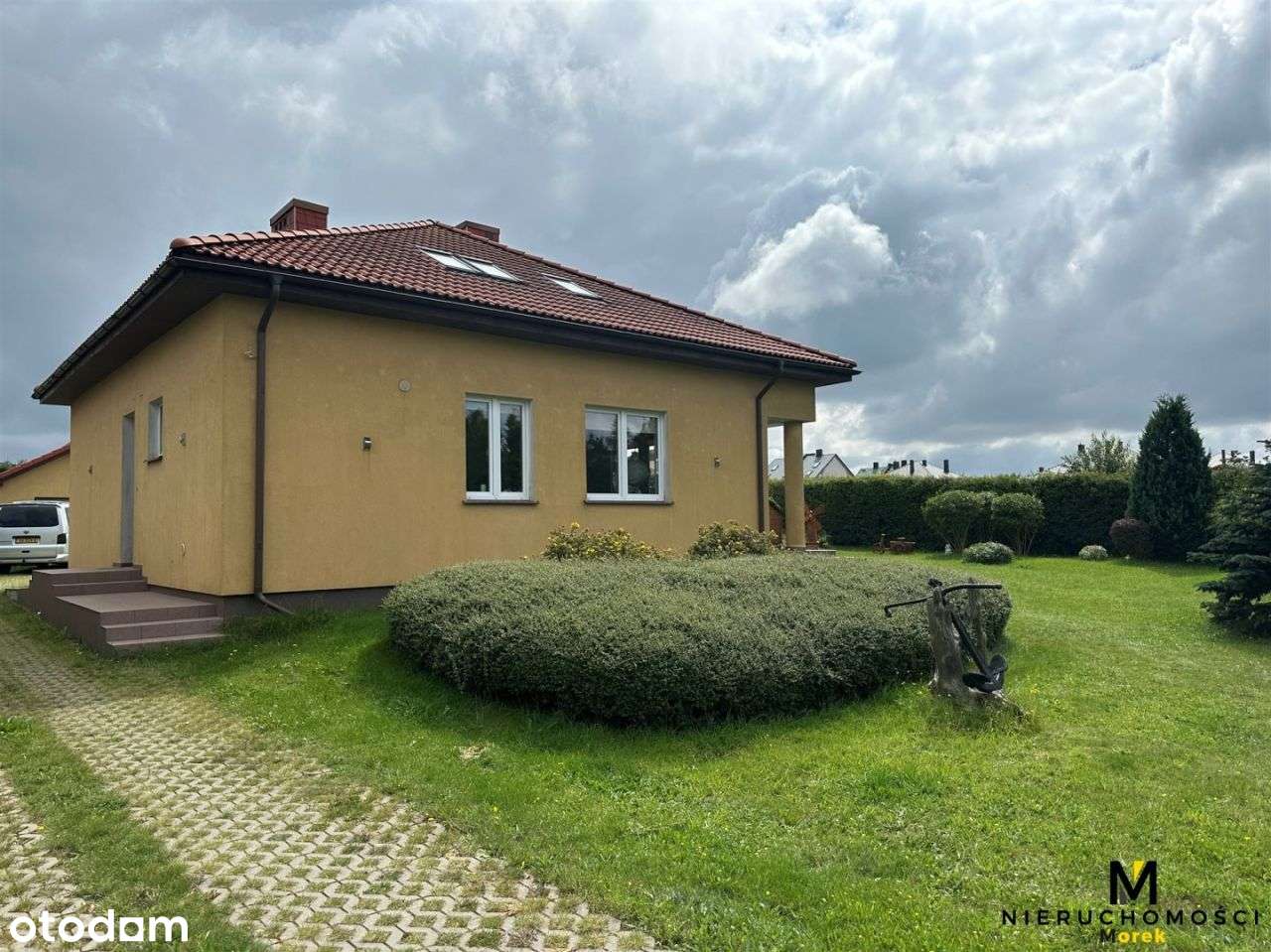 Dom jednorodzinny z osobnym garażem na 2 pojazdy - Pełny obrazek: 4/18