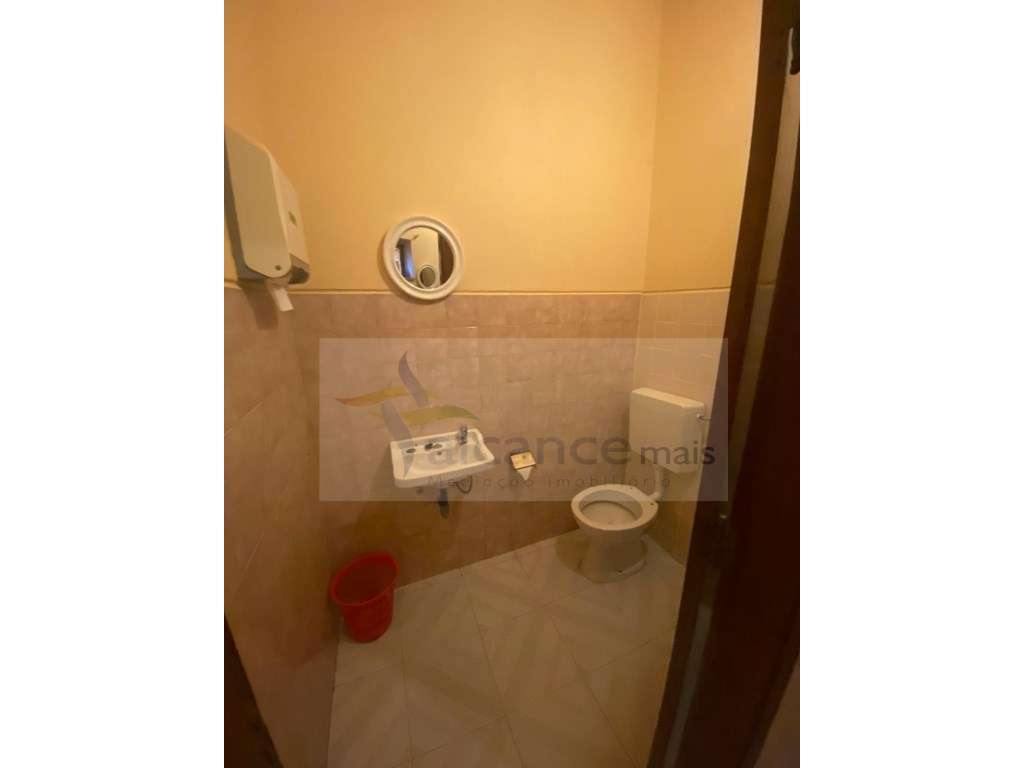 Excelente Moradia com Espaço Comercial em Vale de Vargo - Grande imagem: 5/25