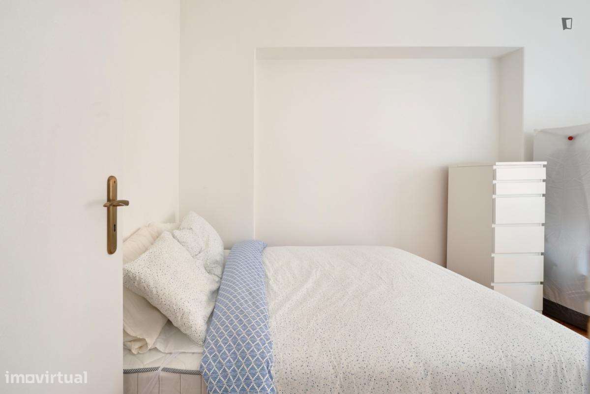 Quarto - localizado em Saldanha Lisbon - Grande imagem: 5/12