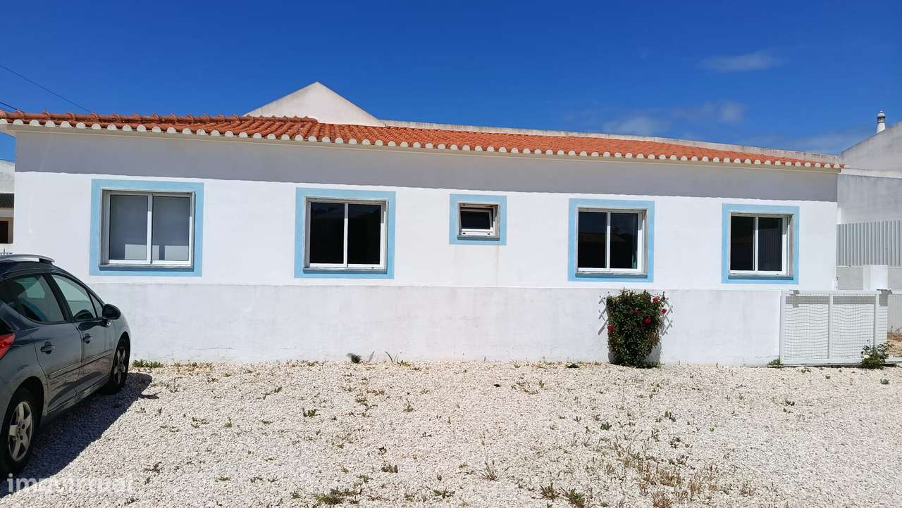 Moradia T9 Isolada com Jardim em Sagres-28