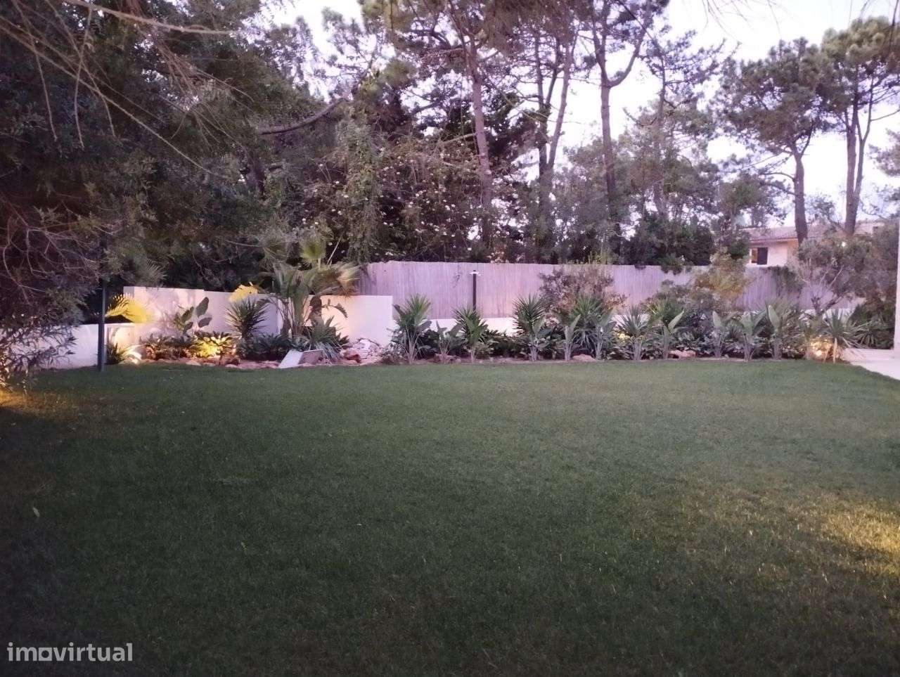 Moradia de Luxo a Estrear no Coração da Quinta da Marinha Sul-25