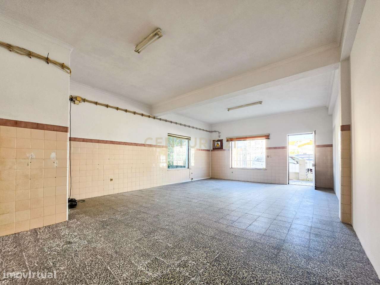 Moradia isolada + duas lojas comerciais na Quinta do Conde, Sesimbra-27