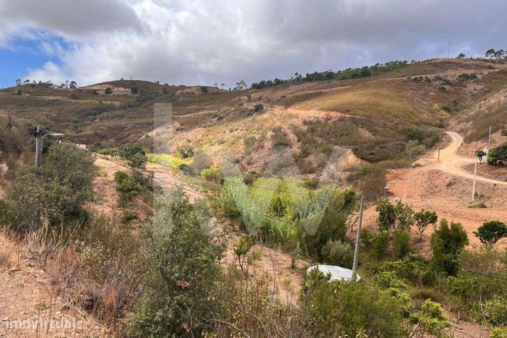 CONJUNTO DE 4 PRÉDIOS - URBANO E RÚSTICOS - A CERCA DE 5 KM DO CENTRO - Grande imagem: 2/9