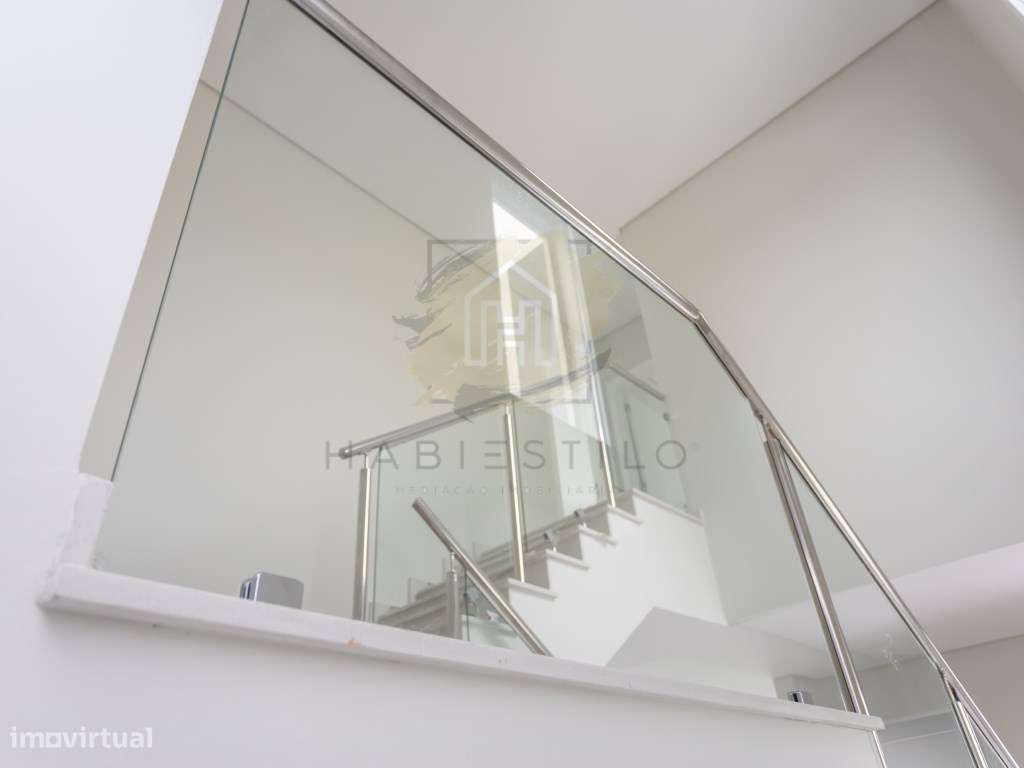 Moradia V4 nova com piscina-26