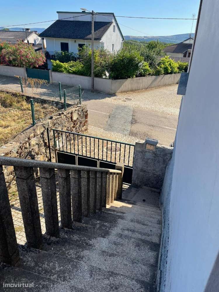 Oportunidade Única – Moradia com Terreno para venda em Espinhosela, Br-12