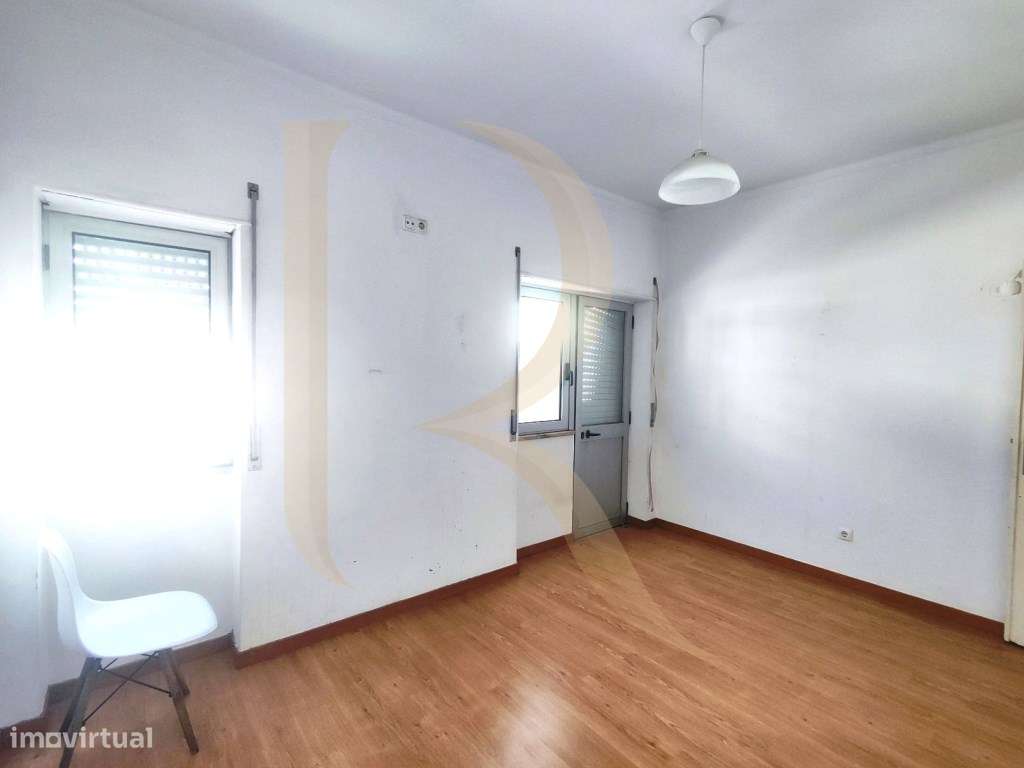 Apartamento T2 com varanda nas Paivas - Seixal-15