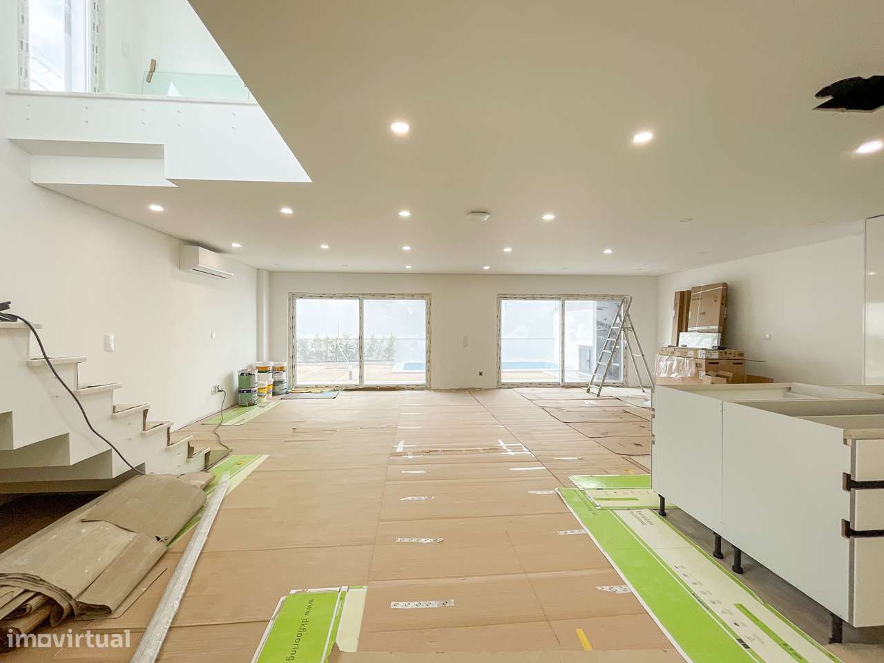 Moradia T4 com Piscina - Santa Iria de Azoia (Bairro da Salvação)-14