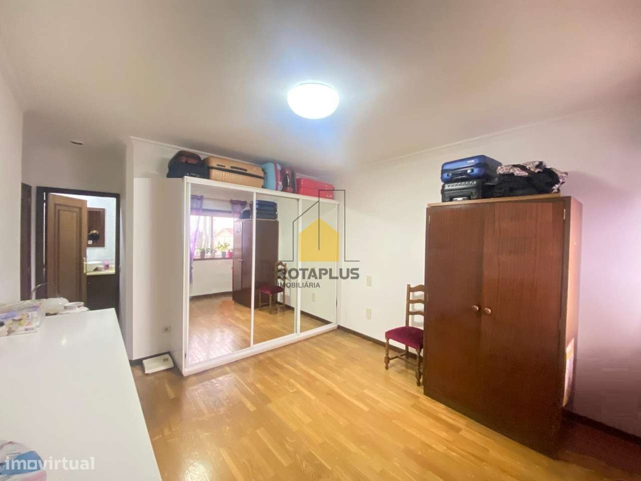 Moradia T4, Salão de Convívio e Excelente Localização-24