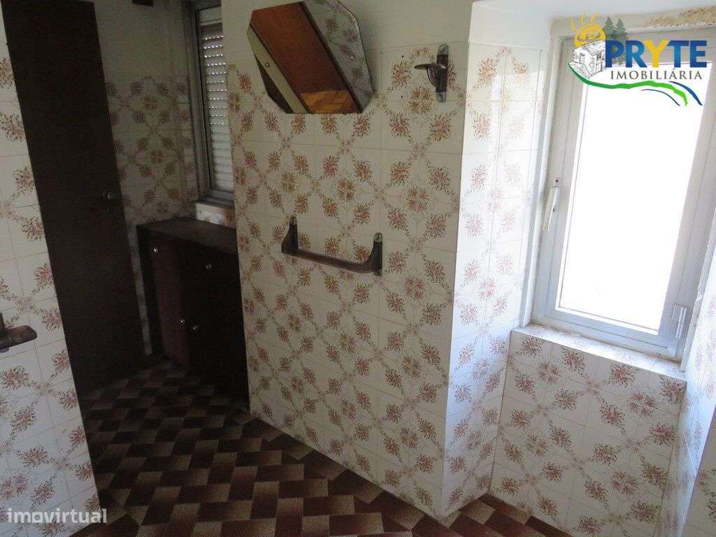 Moradia de tipologia T4 situada em Figueiró dos Vinhos-27