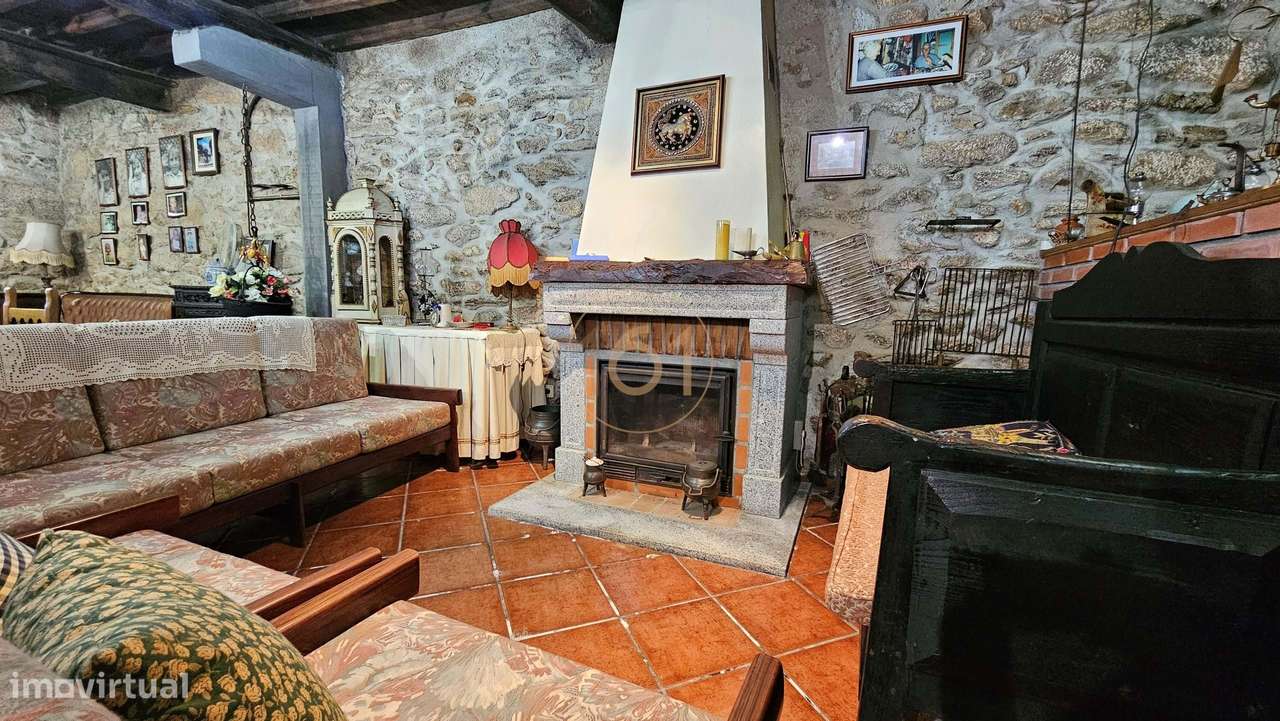 Duas Casas em Sendim - Miranda do Douro-9