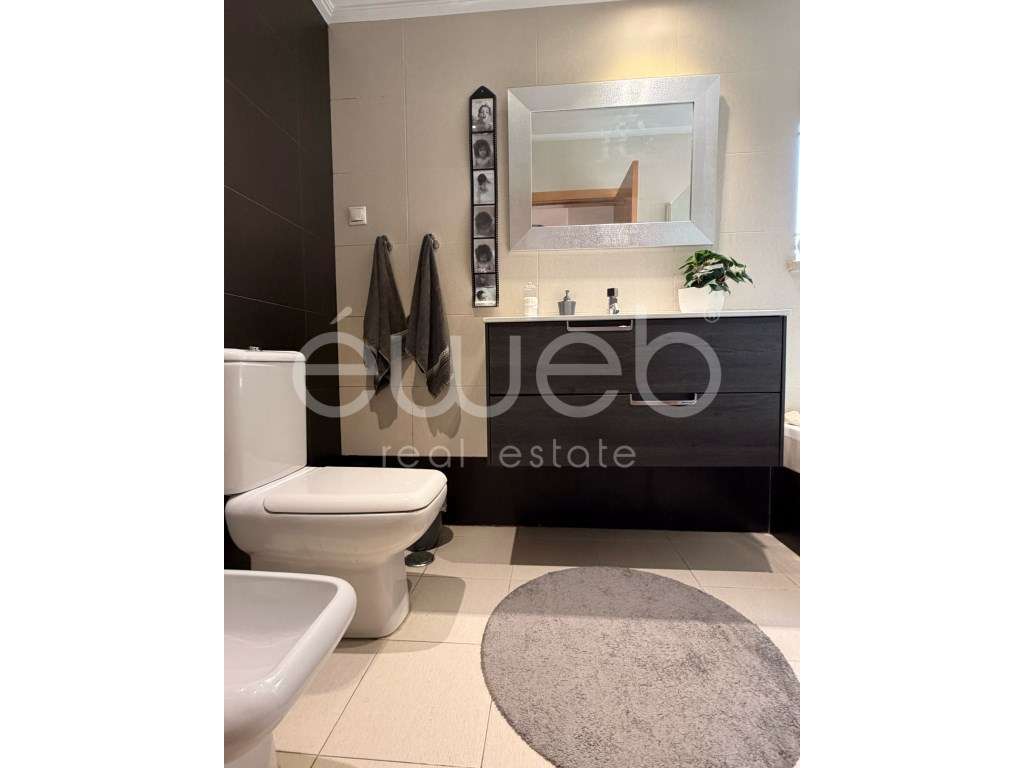 Apartamento T3 com Garagem e Arrecadação, em Aires-25