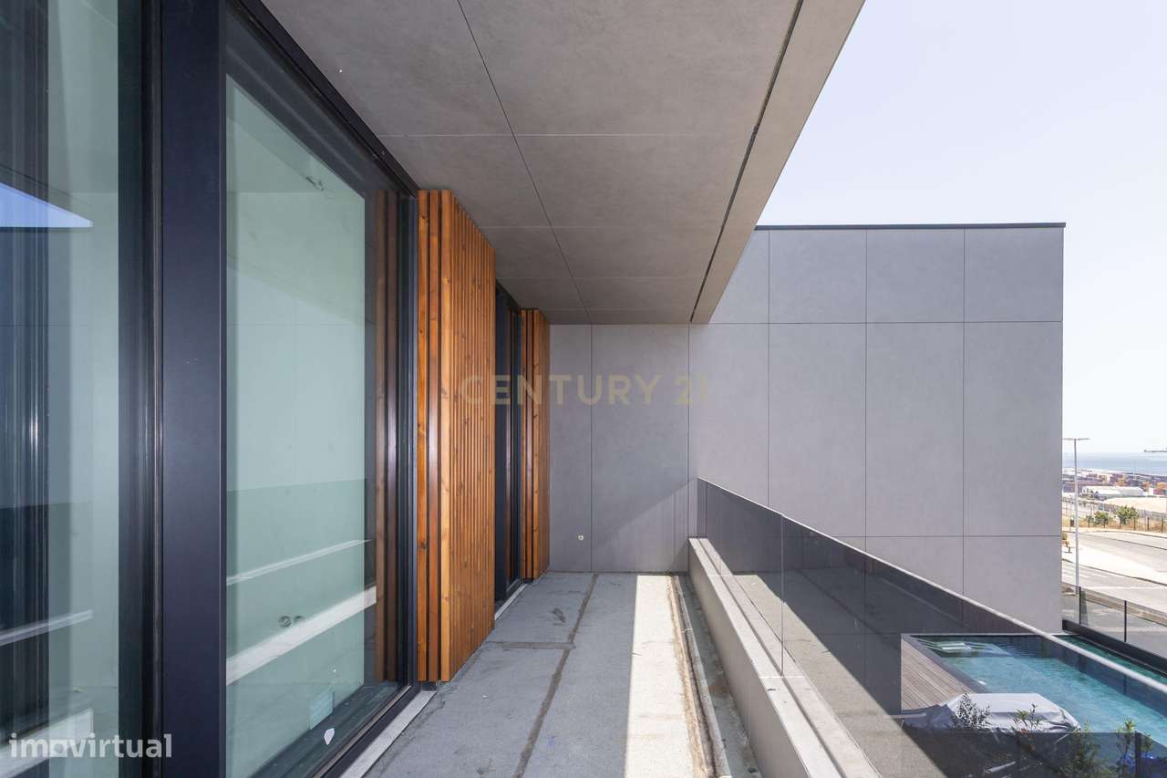 Moradia T4 de Luxo em Setúbal com Vista Rio e Serra-15