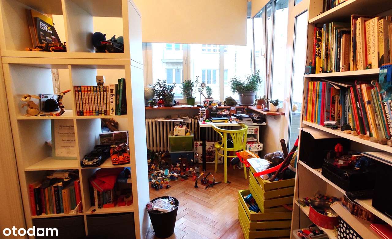 Plac Komuny Paryskiej, kamienica modernistyczna, 2 balkony-6