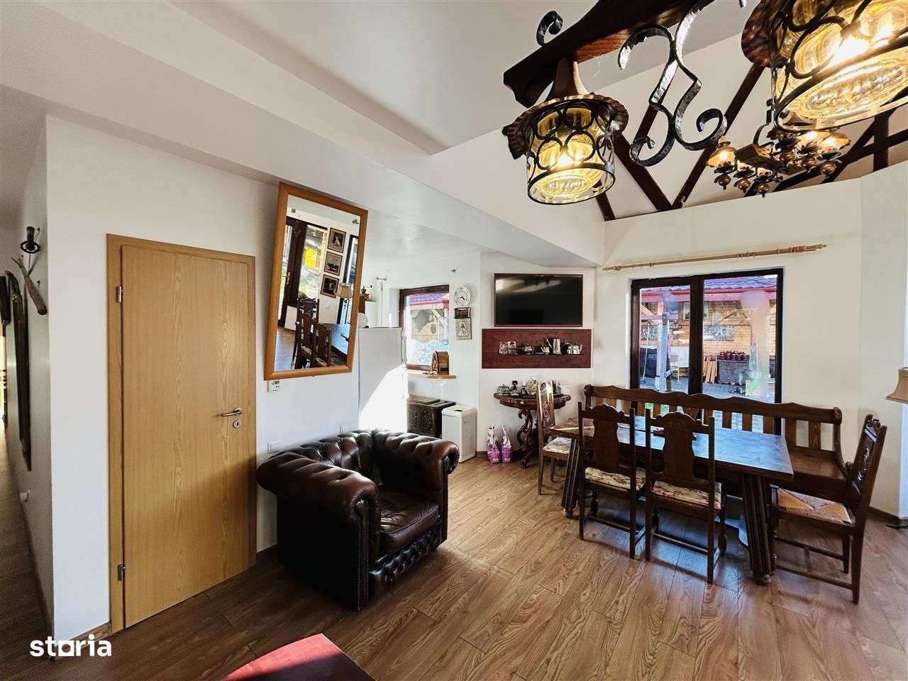 Casă individuală cu iaz, jacuzzi, saună și curte superbă – Cisnădie-16