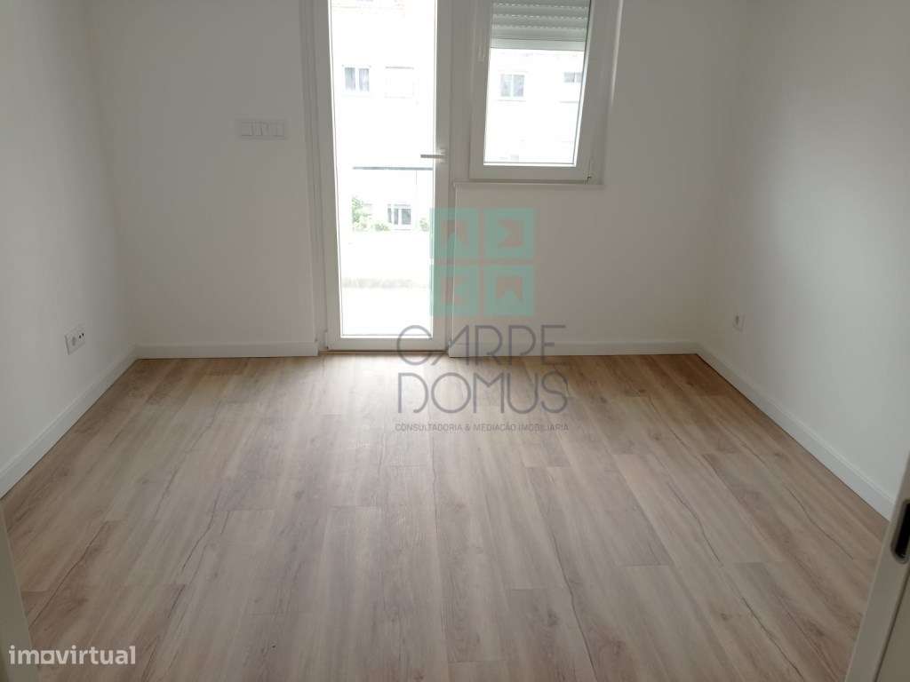 Apartamento T3, totalmente renovado, c/ varandas, na Avenida do Uru...-17