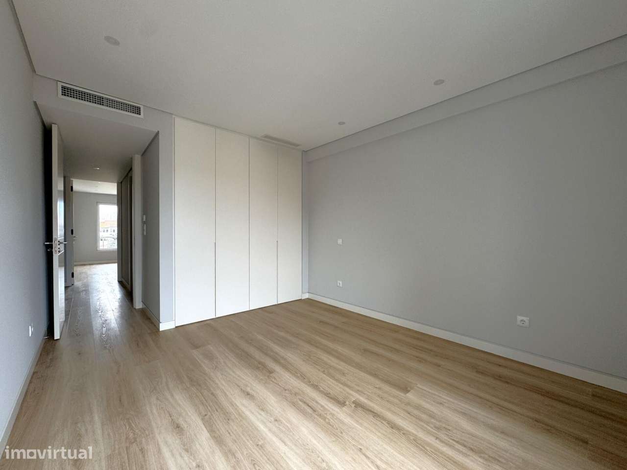 Apartamento T3 novo com Mezzanine e estacionamento no centro de Carcav-23