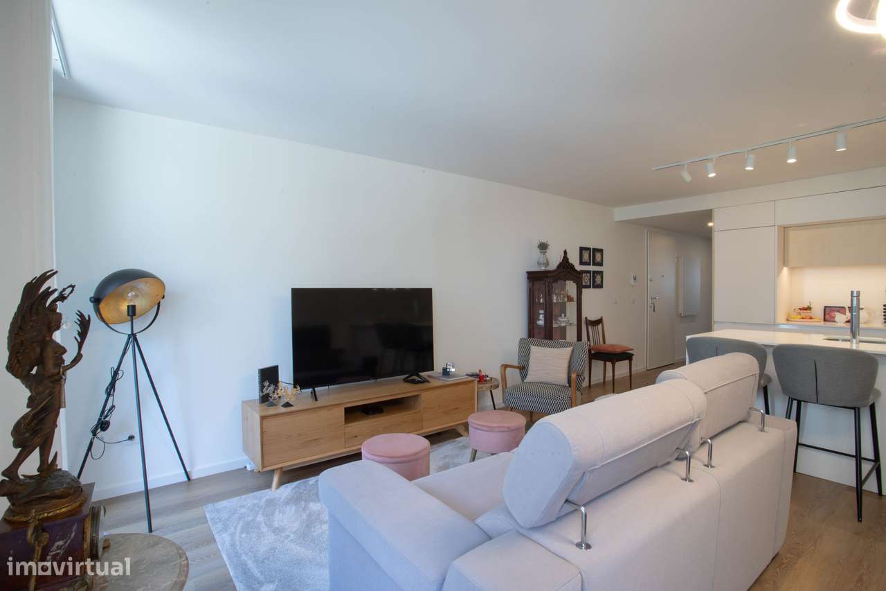 Apartamento T2 de construção recente junto ao El Corte Inglés em Gaia-4