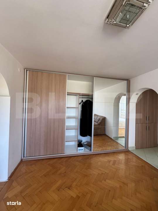 Apartament luminos cu 3 camere Moreni - Imagine principală: 4/15