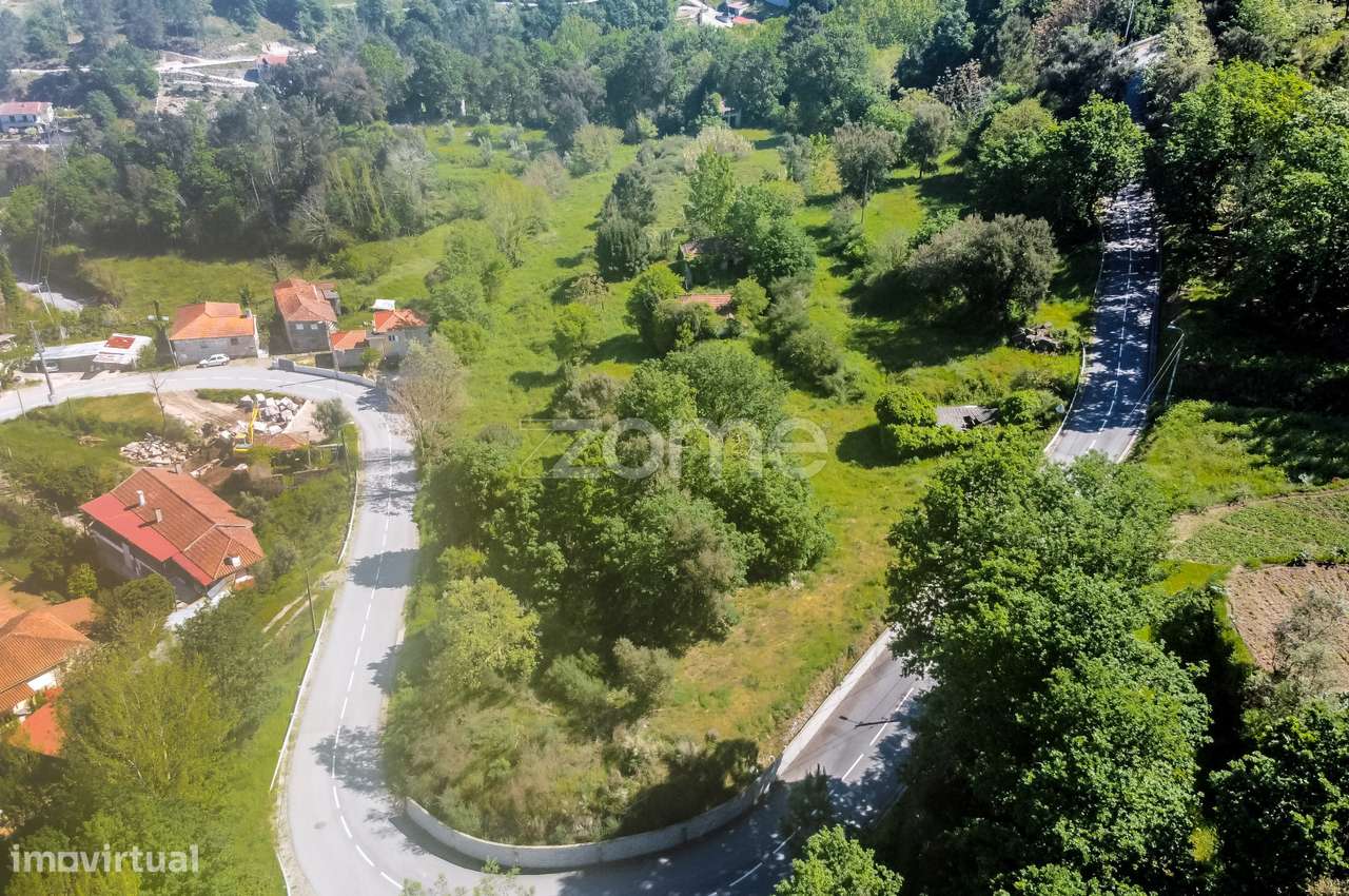 Terreno com casas para restauro, Novios, Amarante - Grande imagem: 1/53