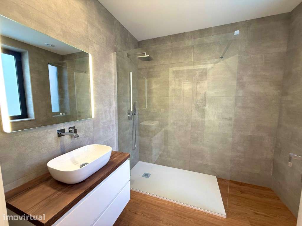 Moradia T3 com Terraço Panorâmico e Jardim-8