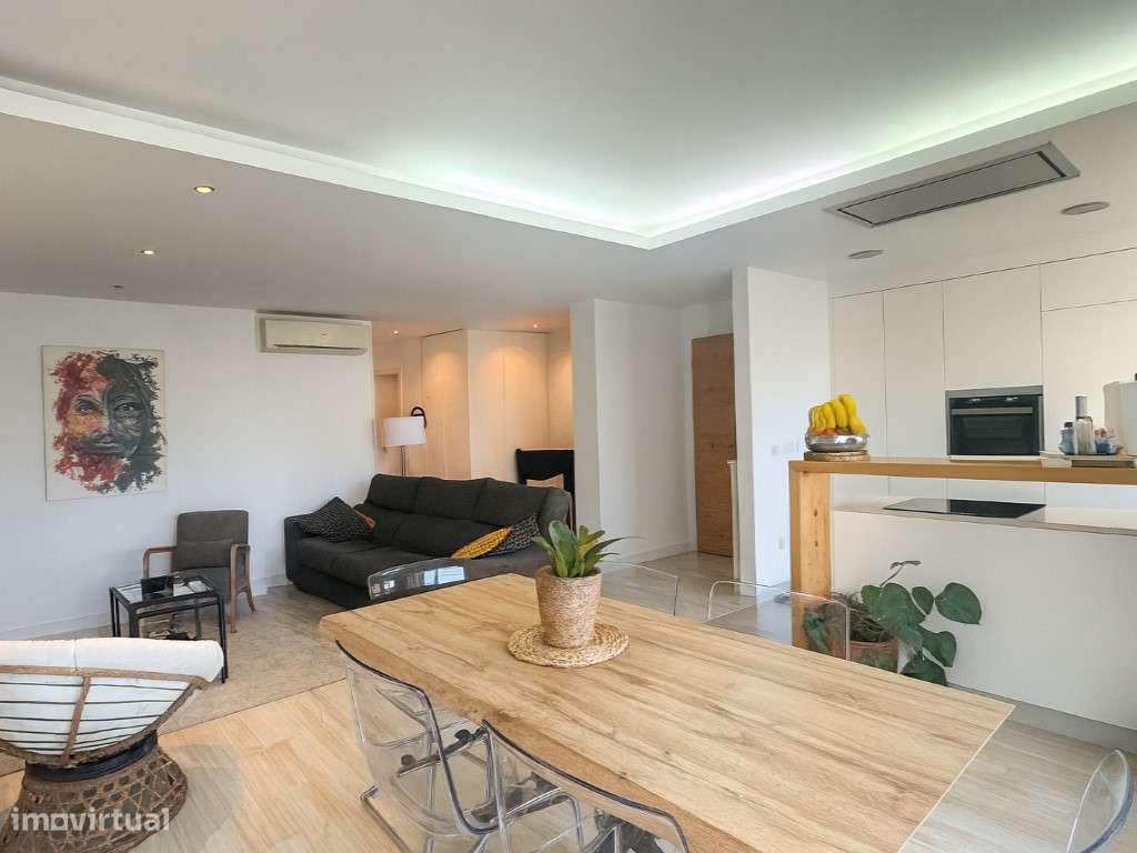 Exclusivo! | T2 com Garagem BOX | Suite | Varandas | Vista Rio-5