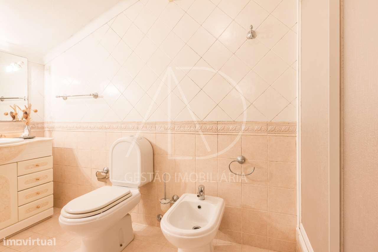 MORADIA T5+1 EM SANTO ANDRÉ, BARREIRO-34