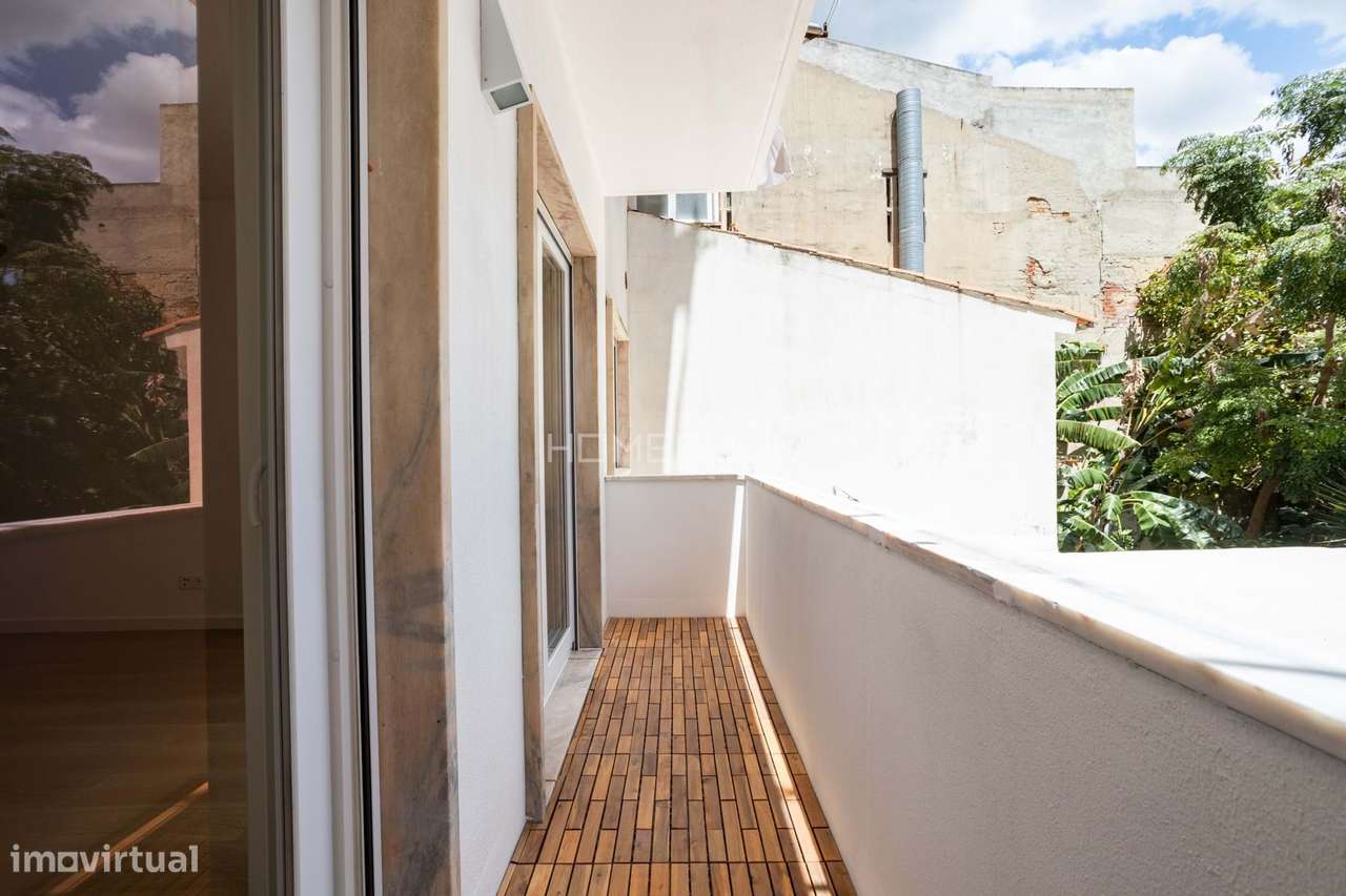 Apartamento T2 renovado na Graça-20