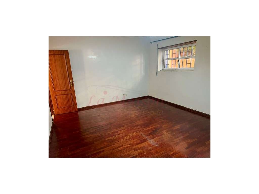 Apartamento T2 na Tapada das Mercês-17