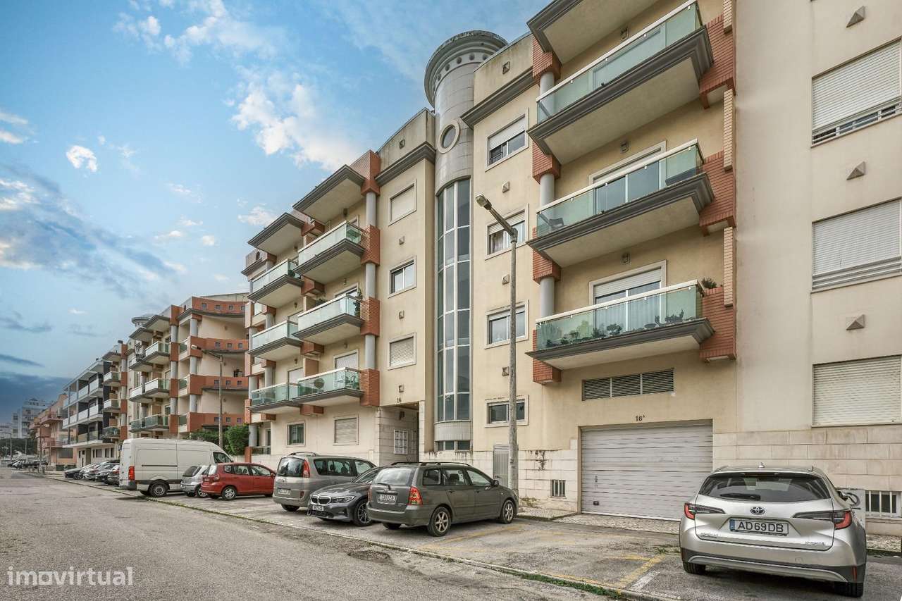 Apartamento T2 com Terraço Incrível || Costa da Caparica-28