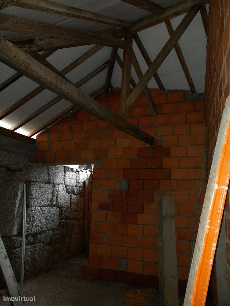 Inconclusa - Casa Rústica T7-24