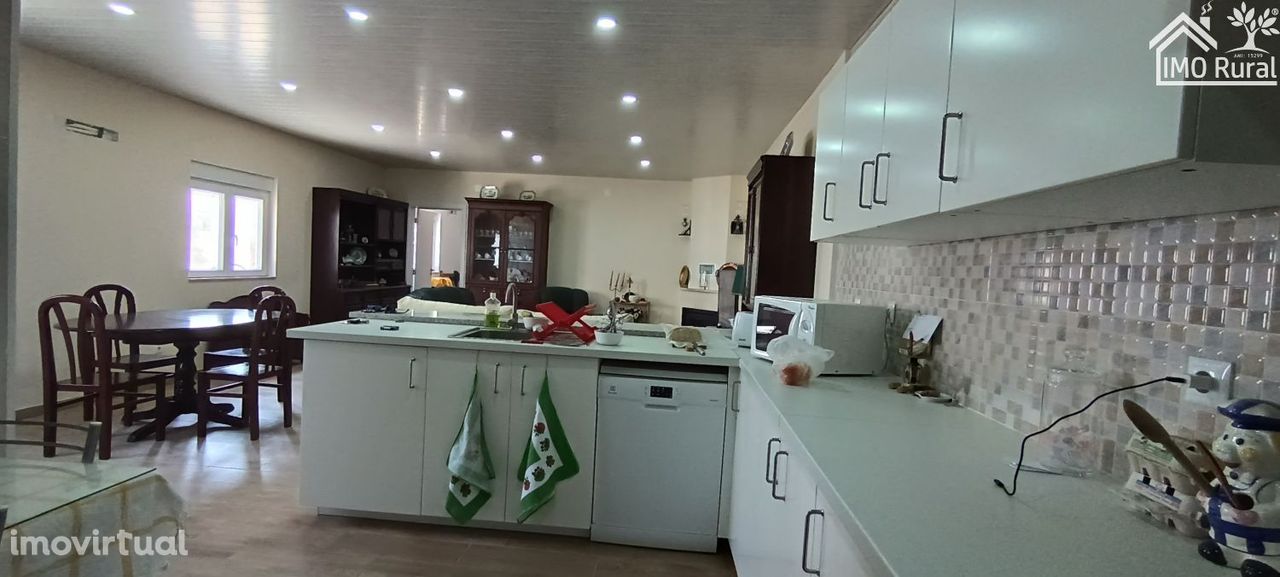 EXCELENTE MORADIA  RENOVADA