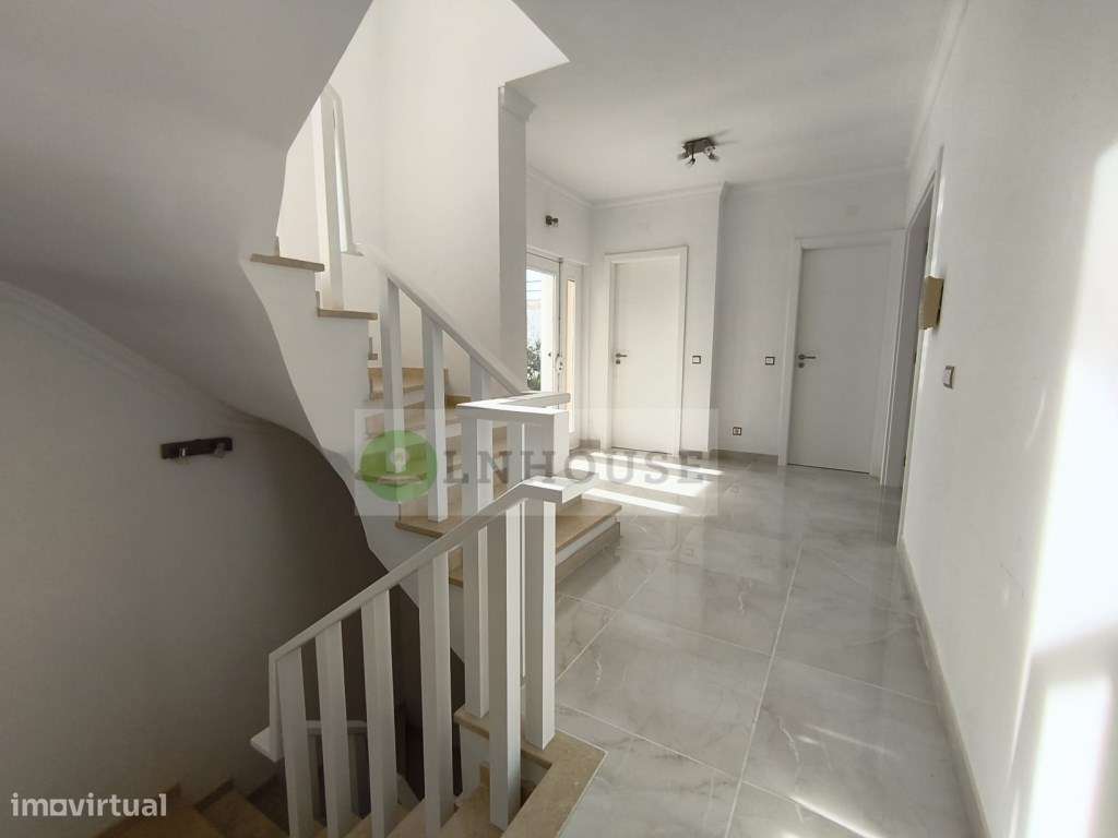 Moradia T4 com piscina e garagem - Castro Marim-22