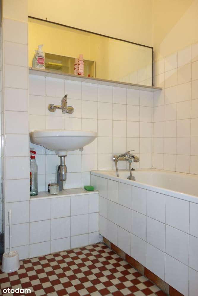 Trzy Pokoje w Niskim Bloku z Cegły-16