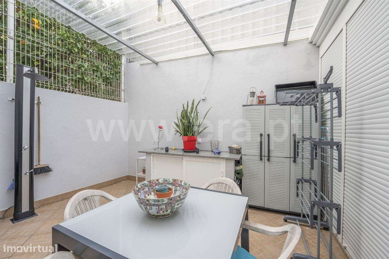 Moradia em Banda T5; Paivas-6