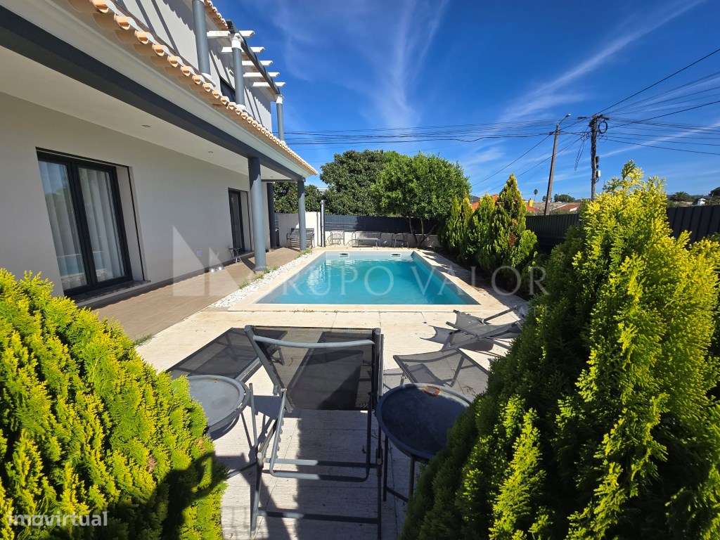 Moradia recente com piscina, 4 quartos, escritório e garagem - Grande imagem: 4/36