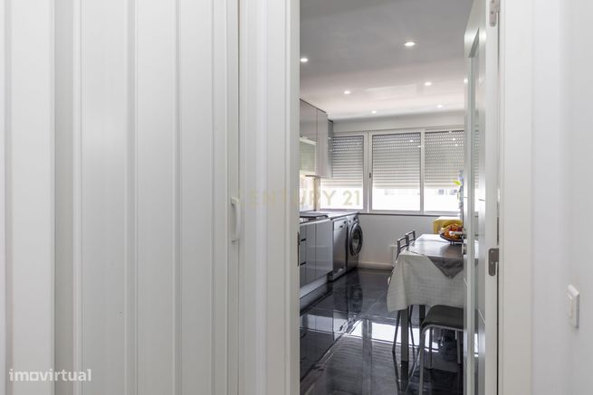 Apartamento T2 no Feijó totalmente remodelado-3
