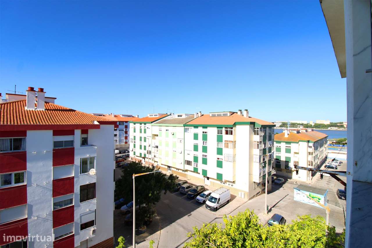 Apartamento T2 Amora - Seixal-20
