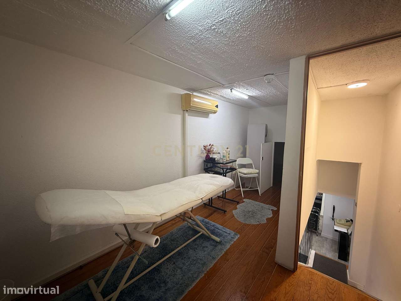 Loja totalmente equipada  – Santo António dos Cavaleiros-31