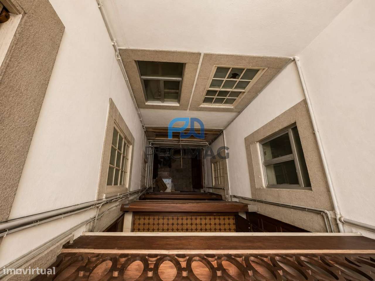 Prédio com Comércio - Baixa do Porto-14