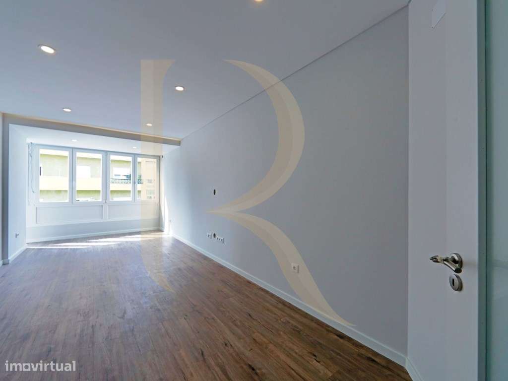 Apartamento T3 com elevador e arrecadação em remodelação total em M...-6